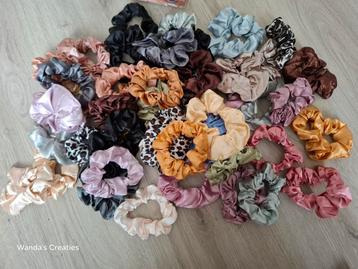 Grote partij scrunchies (47x)- Diverse kleuren en patronen beschikbaar voor biedingen