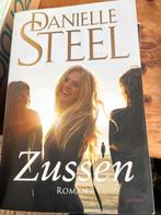 Zussen - Danielle Steel Roman, Ophalen of Verzenden, Gelezen, Nederland
