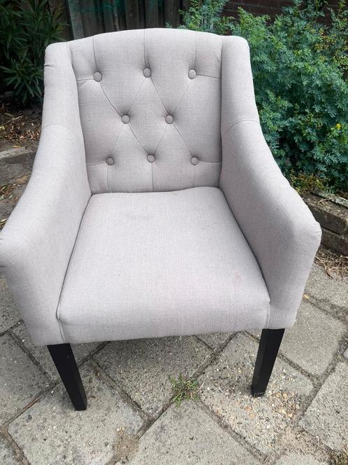 Gratis Stijlvolle grijze fauteuil – comfortabele stoel, Huis en Inrichting, Stoelen, Zo goed als nieuw, Eén, Grijs, Ophalen