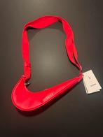 Jacquemus x Nike tas Nieuw, Sieraden, Tassen en Uiterlijk, Tassen | Damestassen, Ophalen of Verzenden, Nieuw, Rood, Schoudertasje