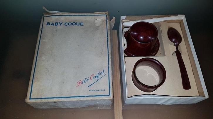Bakelieten ei-servies van Baby-Coque, met originele doos, Antiek en Kunst, Antiek | Speelgoed, Ophalen of Verzenden