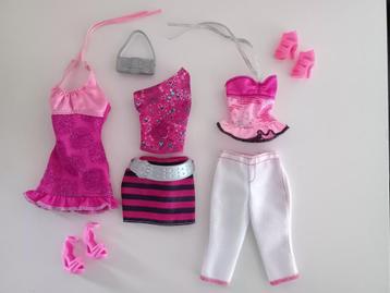 Kledingsetje BARBIE V8558 beschikbaar voor biedingen