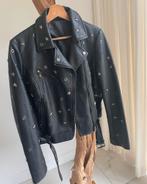 Zwart imitatie leren jasje met studs en sterren - maat M, Kleding | Dames, Maat 38/40 (M), Taglia, Zwart, Ophalen of Verzenden