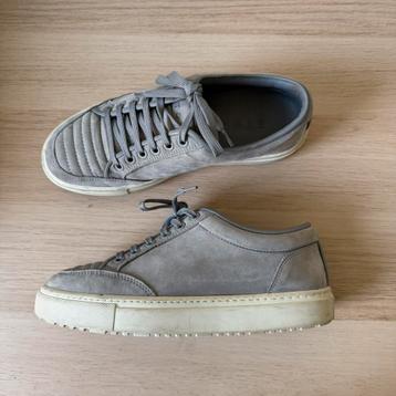 Grijze ETQ sneakers beschikbaar voor biedingen