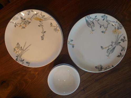 Servies set - gouden pauwen, Huis en Inrichting, Keuken | Servies, Zo goed als nieuw, Bord(en), Overige stijlen, Porselein, Ophalen