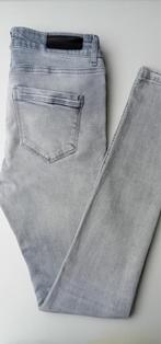 Jeans grijs maat 28  Shoeby skinny, Kleding | Dames, Spijkerbroeken en Jeans, Ophalen of Verzenden, W28 - W29 (confectie 36), Grijs