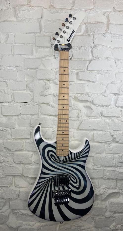Kramer The 84, Custom Graphics, "The Illusionist", Muziek en Instrumenten, Snaarinstrumenten | Gitaren | Elektrisch, Zo goed als nieuw