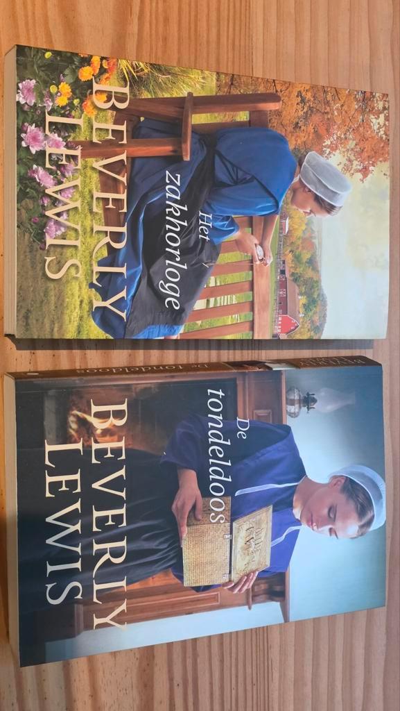 Beverly Lewis - Het Zakhorloge & De Tondeldoos (2 Luik), Boeken, Romans, Zo goed als nieuw, Nederland, Ophalen of Verzenden