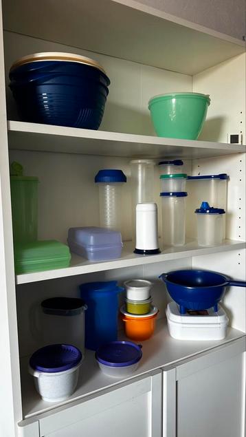 Tupperware  kast vol weinig gebruikt of nieuw  beschikbaar voor biedingen