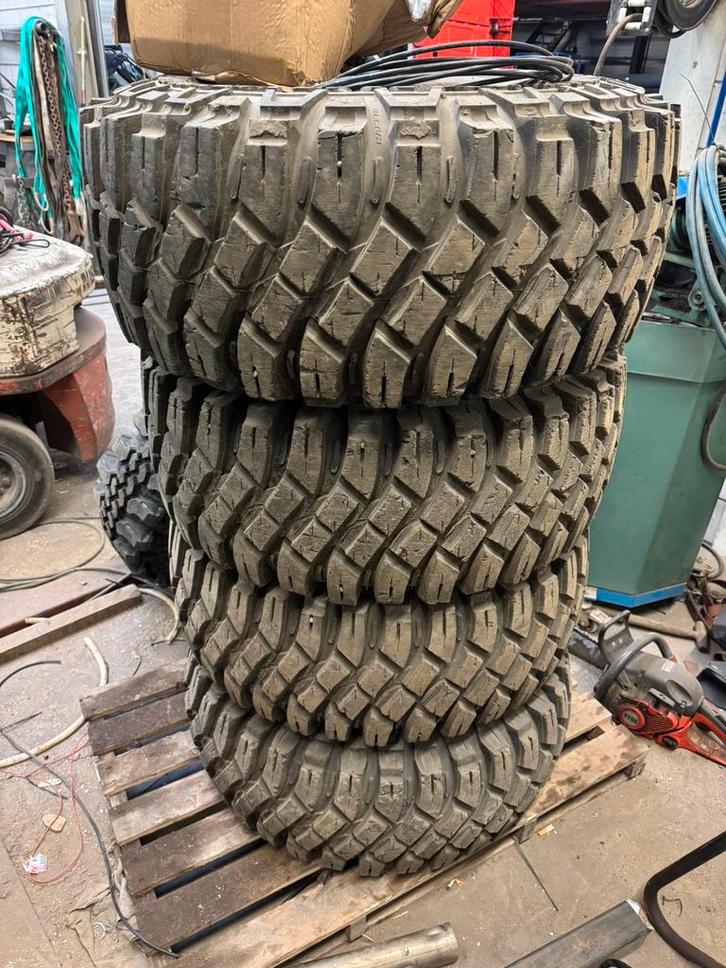 creepy crawler 37x14.50-15, Auto-onderdelen, Banden en Velgen, Banden en Velgen, All Season, 15 inch, Gebruikt, Ophalen of Verzenden