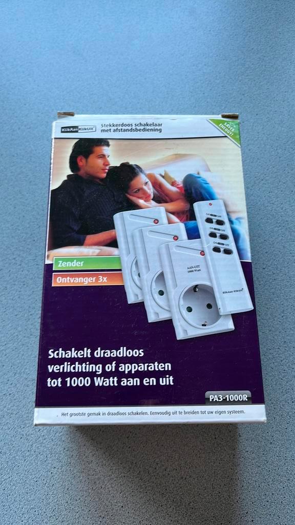 Stekkerdoos klik aan klik uit PA3-1000R, Doe-het-zelf en Verbouw, Elektra en Kabels, Ophalen of Verzenden