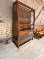 Antieke winkelvitrine, Ophalen