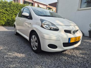 Witte Toyota Aygo 5-deurs met airco LAGE KM STAND beschikbaar voor biedingen