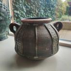 Pot vaas India klei met metaal, Antiek en Kunst, Antiek | Vazen, Verzenden