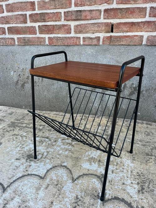 Vintage lectuur tafel met teak blad, Huis en Inrichting, Woonaccessoires | Krantenbakken en Lectuurbakken, Gebruikt, Ophalen of Verzenden