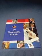 De Koninklijke Familie – boek (inclusief postzegels), Ophalen of Verzenden, Gebruikt, Nederland, Tijdschrift of Boek