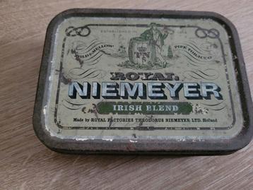 Oud Royal Niemeyer Tabaksblik beschikbaar voor biedingen