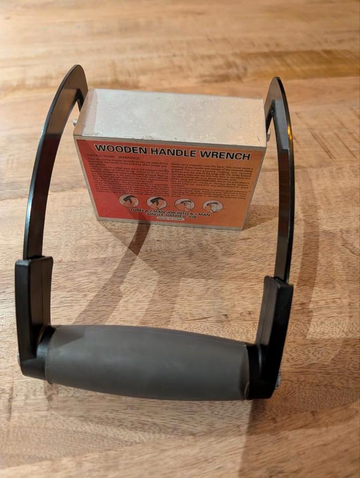 Wooden Handle Wrench - amper gebruikt, Doe-het-zelf en Verbouw, Gereedschap | Handgereedschap, Gebruikt, Ophalen of Verzenden