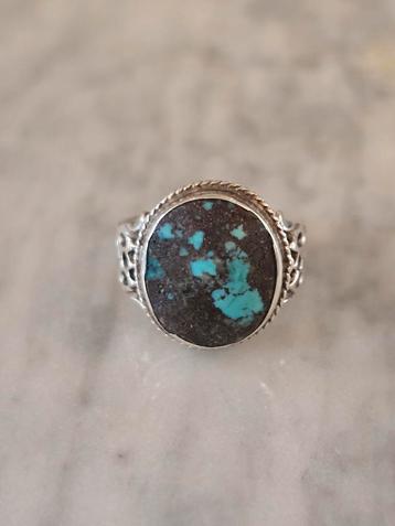 Mooie zilveren ring met Turkoise in zwarte steen, gemerkt beschikbaar voor biedingen