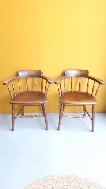 Set antieke Engelse houten spijlen stoelen met armleggers  beschikbaar voor biedingen