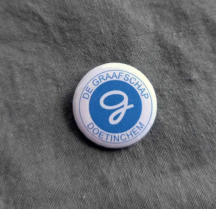 De Graafschap voetbal button – 25mm button / speld / pin, Sport en Fitness, Voetbal, Nieuw, Overige typen, Maat XS of kleiner