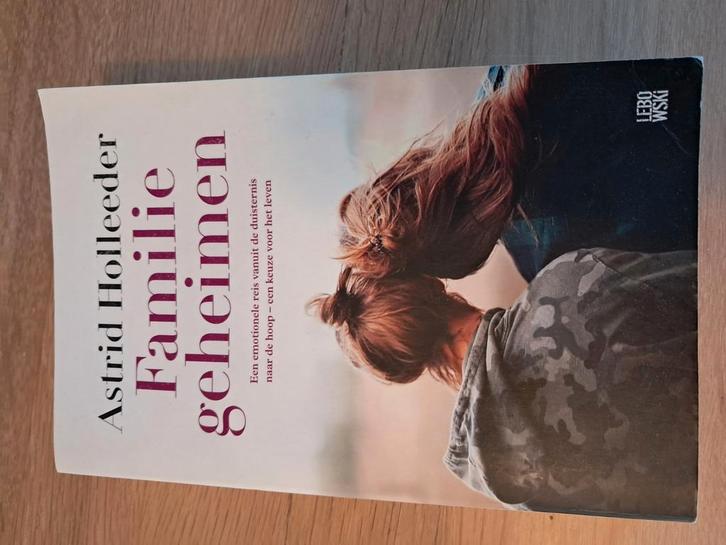 Astrid Holleeder - Familiegeheimen, Boeken, Detectives, Zo goed als nieuw, Ophalen
