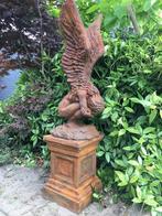 Zeer forse knielende oxide Engel met vleugels omhoog op grot, Tuin en Terras, Ophalen of Verzenden, Steen, Engelenbeeld