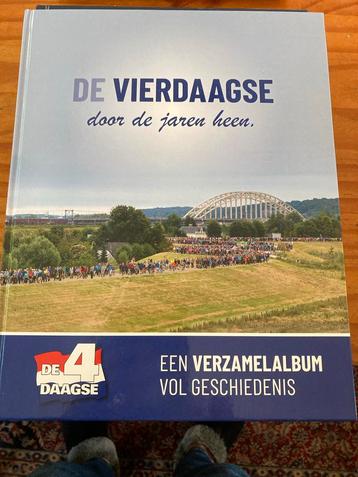 Vierdaagse: Door de Jaren Heen - Verzamelaarsitem! beschikbaar voor biedingen