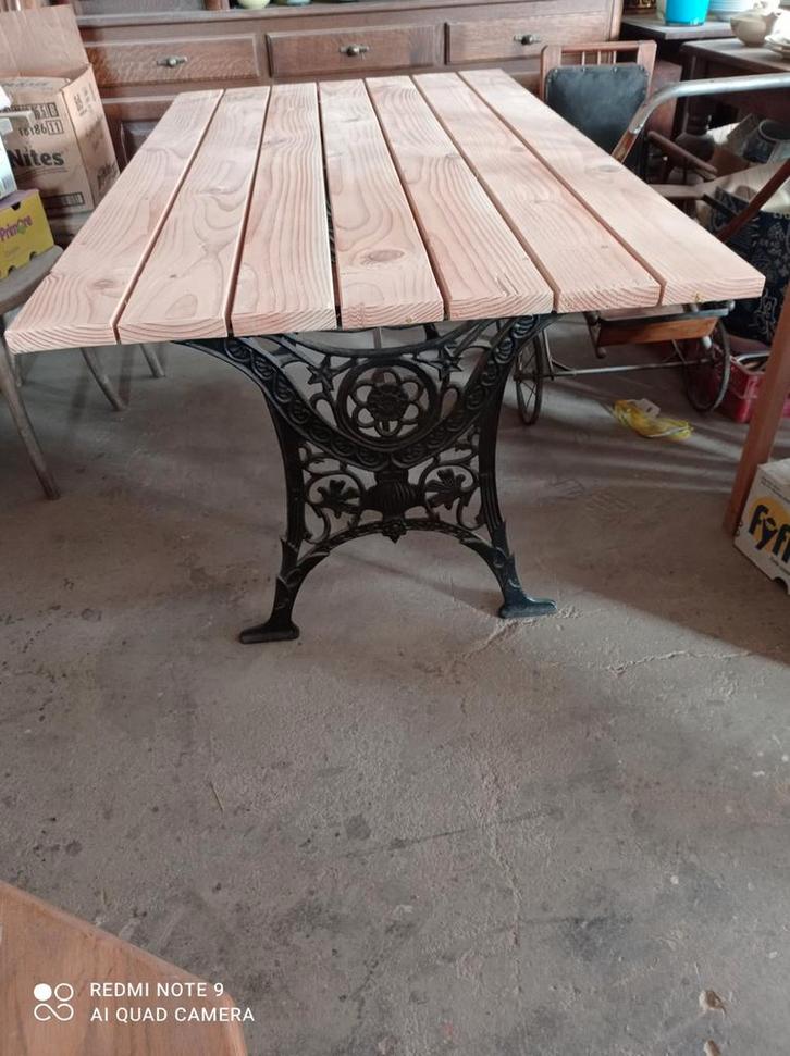 Industriële Eettafel met Gietijzeren Onderstel, Antiek en Kunst, Antiek | Meubels | Tafels, Ophalen of Verzenden
