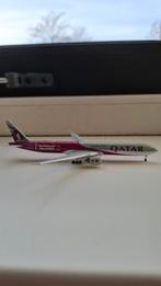 Herpa 1:500 boeing 777-300 Qatar, Verzamelen, Luchtvaart en Vliegtuigspotten, Ophalen of Verzenden, Nieuw, Schaalmodel