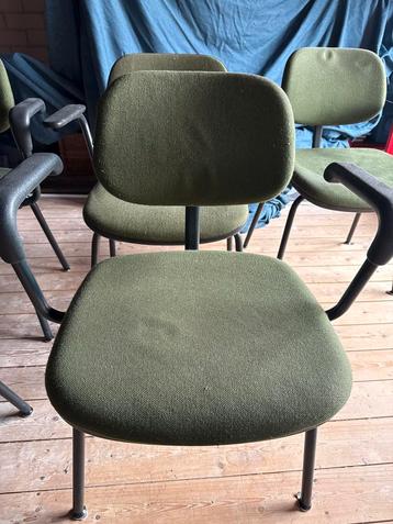 Set van 6 vintage groene stoelen beschikbaar voor biedingen