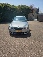 BMW 5-Serie 3.0 D 530 AUT 2006 Grijs, Auto's, BMW, Achterwielaandrijving, 2000 kg, 231 pk, Diesel
