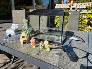 Aquarium 20 liter compleet met toebehoren beschikbaar voor biedingen