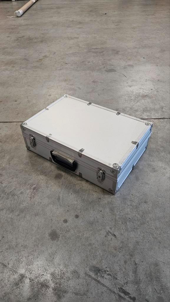 Flyerhouder in koffer - Beurs display (4 stuks), Huis en Inrichting, Woonaccessoires | Wandplanken en Boekenplanken, Zo goed als nieuw