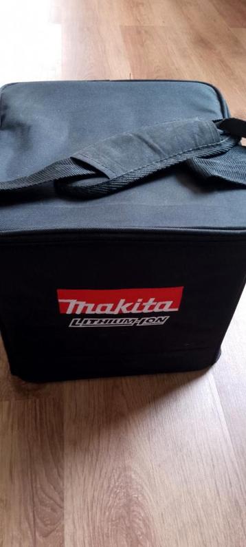 Makita DF457D Boormachine & JV183D Decoupeerzaag beschikbaar voor biedingen