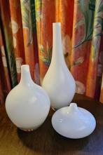 Johanna Jelinek Älmhult Zweden, set (3) vazen Salong-stijl,, Wit, Ophalen of Verzenden, Minder dan 50 cm, Glas
