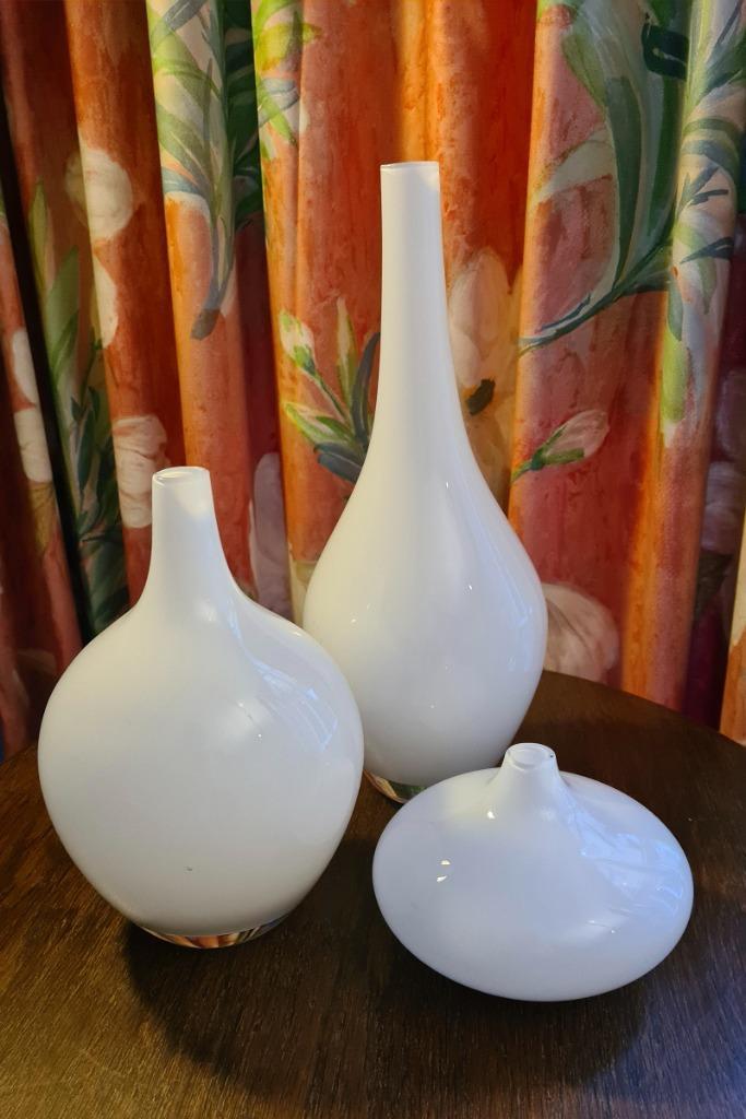 Johanna Jelinek Älmhult Zweden, set (3) vazen Salong-stijl,, Huis en Inrichting, Woonaccessoires | Vazen, Zo goed als nieuw, Wit