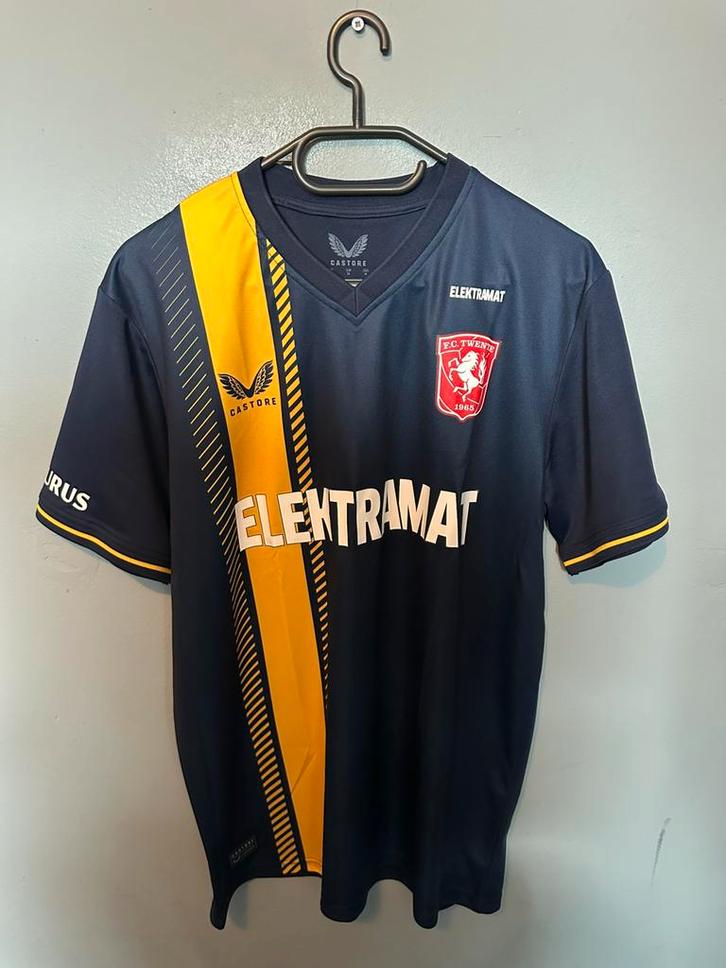 FC Twente voetbal shirt uit 2023/24 met kaartjes, Sport en Fitness, Voetbal, Zo goed als nieuw, Shirt, Ophalen of Verzenden