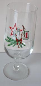 antiek bierglas op voet met opdruk Gelukkig Nieuwjaar, Verzamelen, Glas en Borrelglaasjes, Ophalen of Verzenden, Zo goed als nieuw