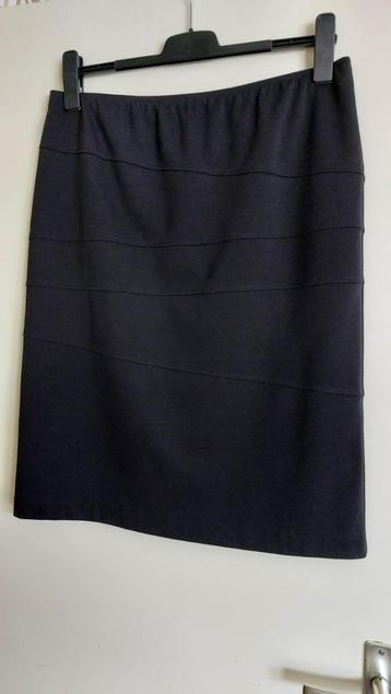 Zwarte rok, recht model, gevoerd–merk Sommermann–mt 44