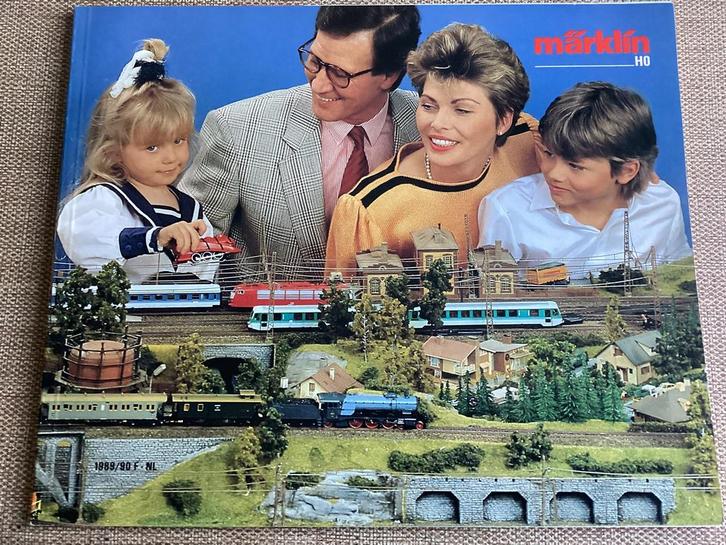 Marklin catalogus 1989/90 frans/nederlandstalig 160 blz zgan, Hobby en Vrije tijd, Modeltreinen | H0, Zo goed als nieuw, Boek, Tijdschrift of Catalogus