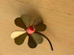 Bronzen Klaver Broche met Bloedkoraal, Brons, 4 tot 7 cm, Gebruikt, Ophalen of Verzenden