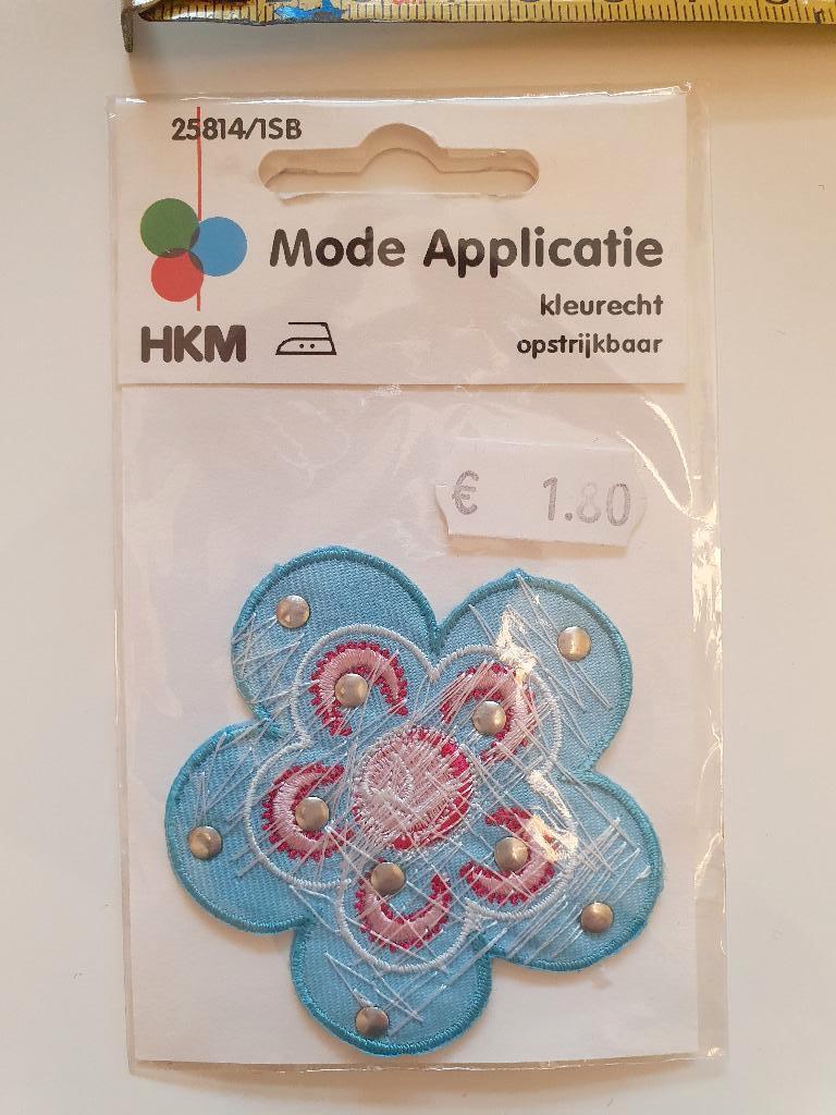 Licht blauwe bloem - Strijkapplicatie 6x6cm #2508, Hobby en Vrije tijd, Naaien en Fournituren, Ophalen of Verzenden, Nieuw, Applicatie