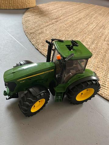Bruder John Deere tractor 7930 beschikbaar voor biedingen