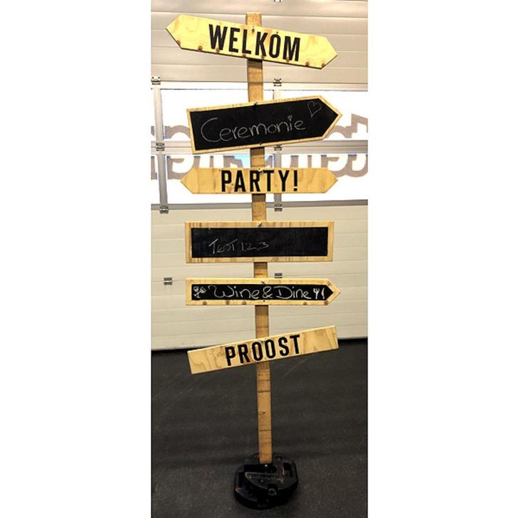 TE KOOP: Vintage Wegwijzer voor bruiloft of feest, Hobby en Vrije tijd, Feestartikelen | Verhuur, Zo goed als nieuw, Geboorte of Huwelijk