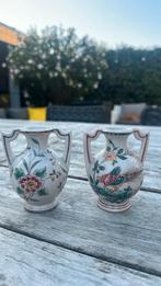 2 handbeschilderde porseleinen vaasjes, Antiek en Kunst, Antiek | Porselein, Ophalen of Verzenden