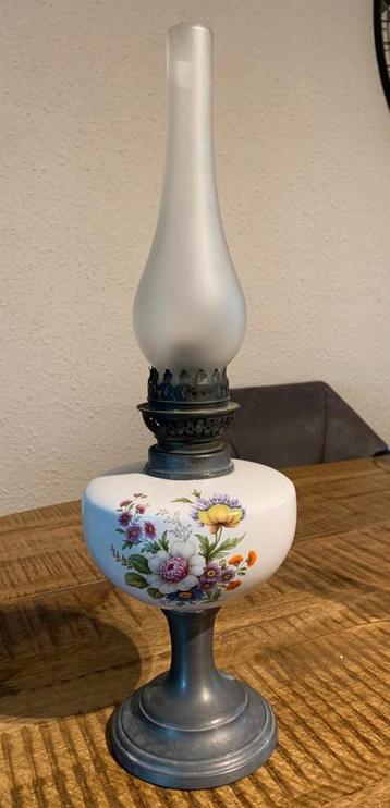 Olielamp Bloemen met Tinnen voet beschikbaar voor biedingen