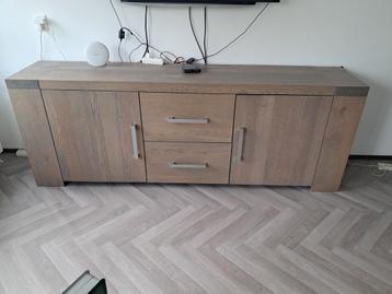 Houten dressoir met lades en deuren beschikbaar voor biedingen