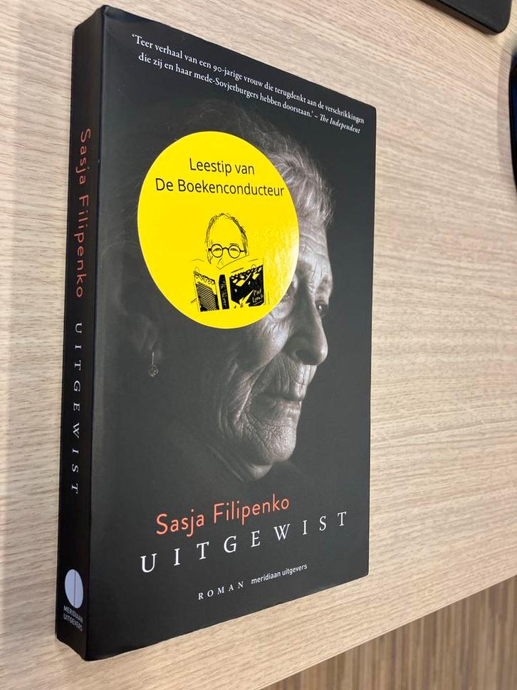 Sasja Filipenko - Uitgewist (Roman), Boeken, Romans, Zo goed als nieuw, Nederland, Ophalen of Verzenden