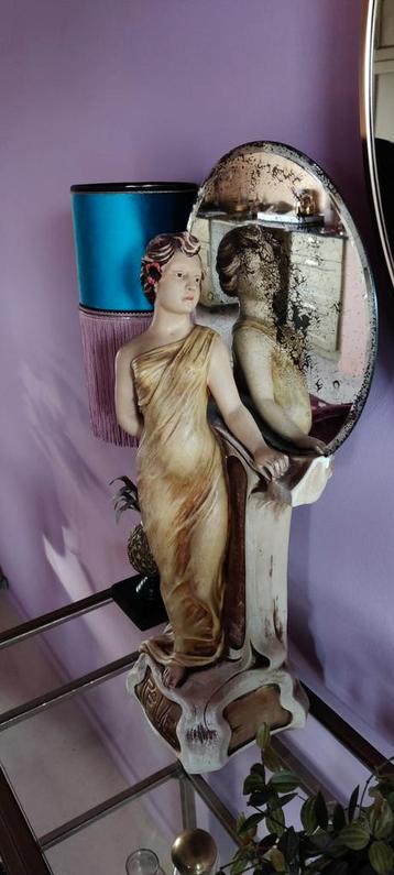 Oud Frans beeld dame met verweerde spiegel! beschikbaar voor biedingen